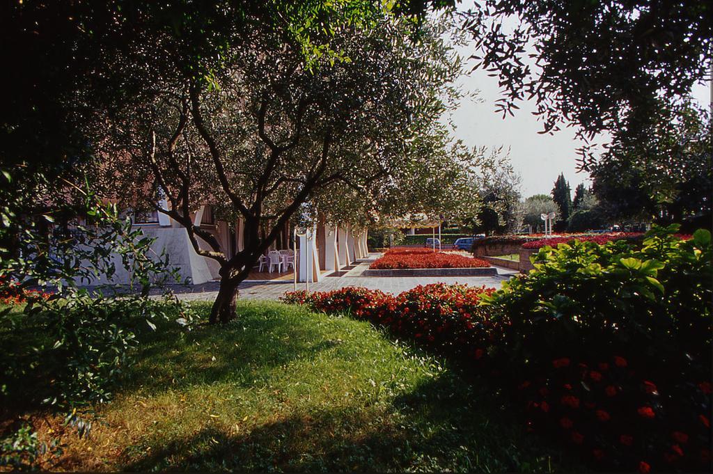 Hotel Residence Holiday Sirmione Exterior foto